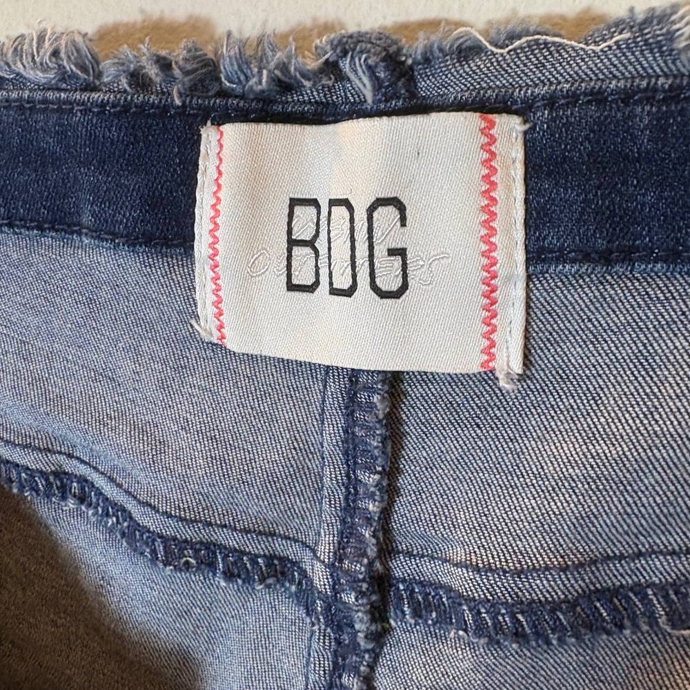 BDG Urban Outfitters Ruched Dipped V Flare Jeans Size 30 Dark Wash Blue - Picture 8 of 9